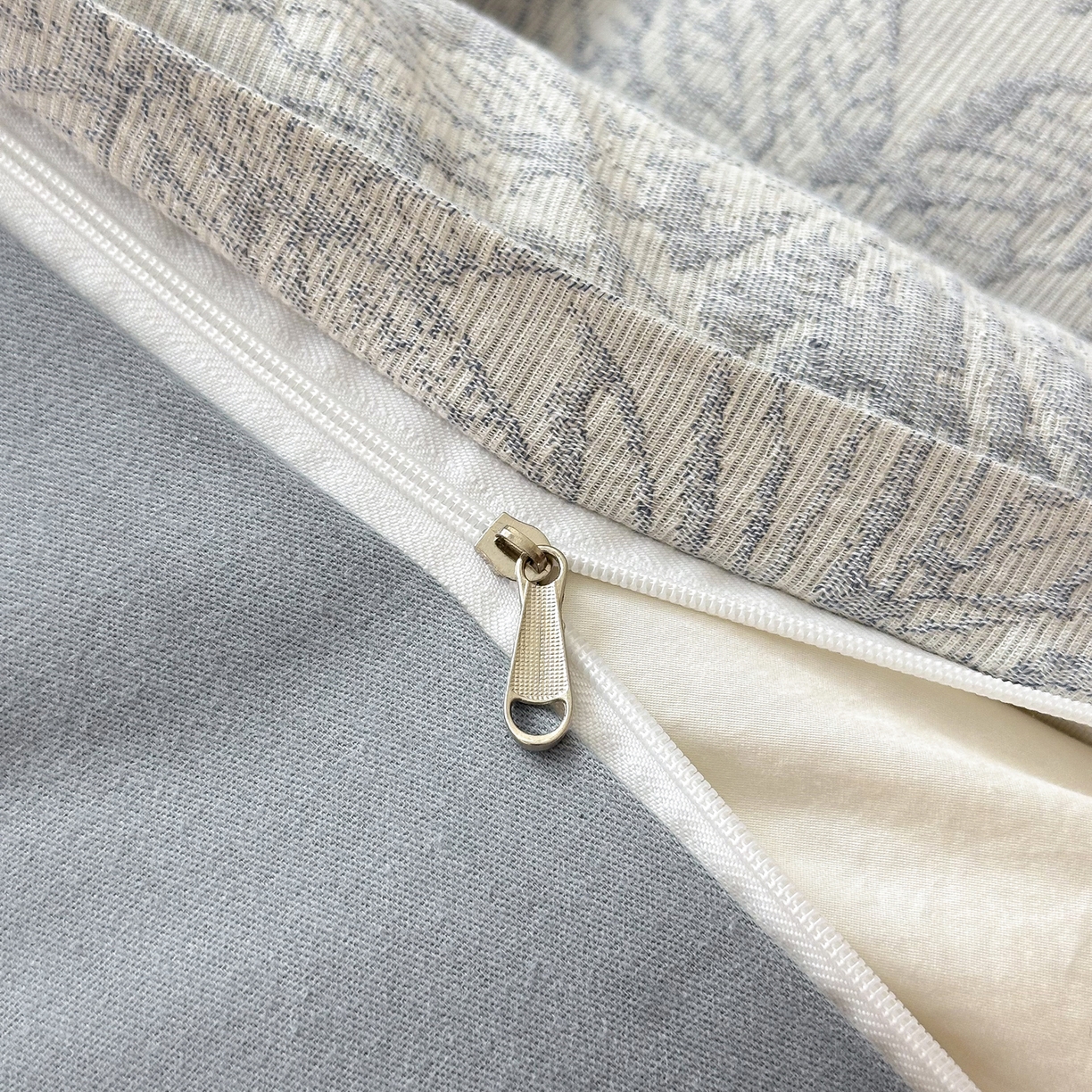 91家纺网 家纺一手货源 找家纺 小叮当家纺仓储工厂店 2025新款提供买家秀爆款花型不断货全棉纯棉A类三层纱加厚磨毛大提花四件套 摩登森林-兰