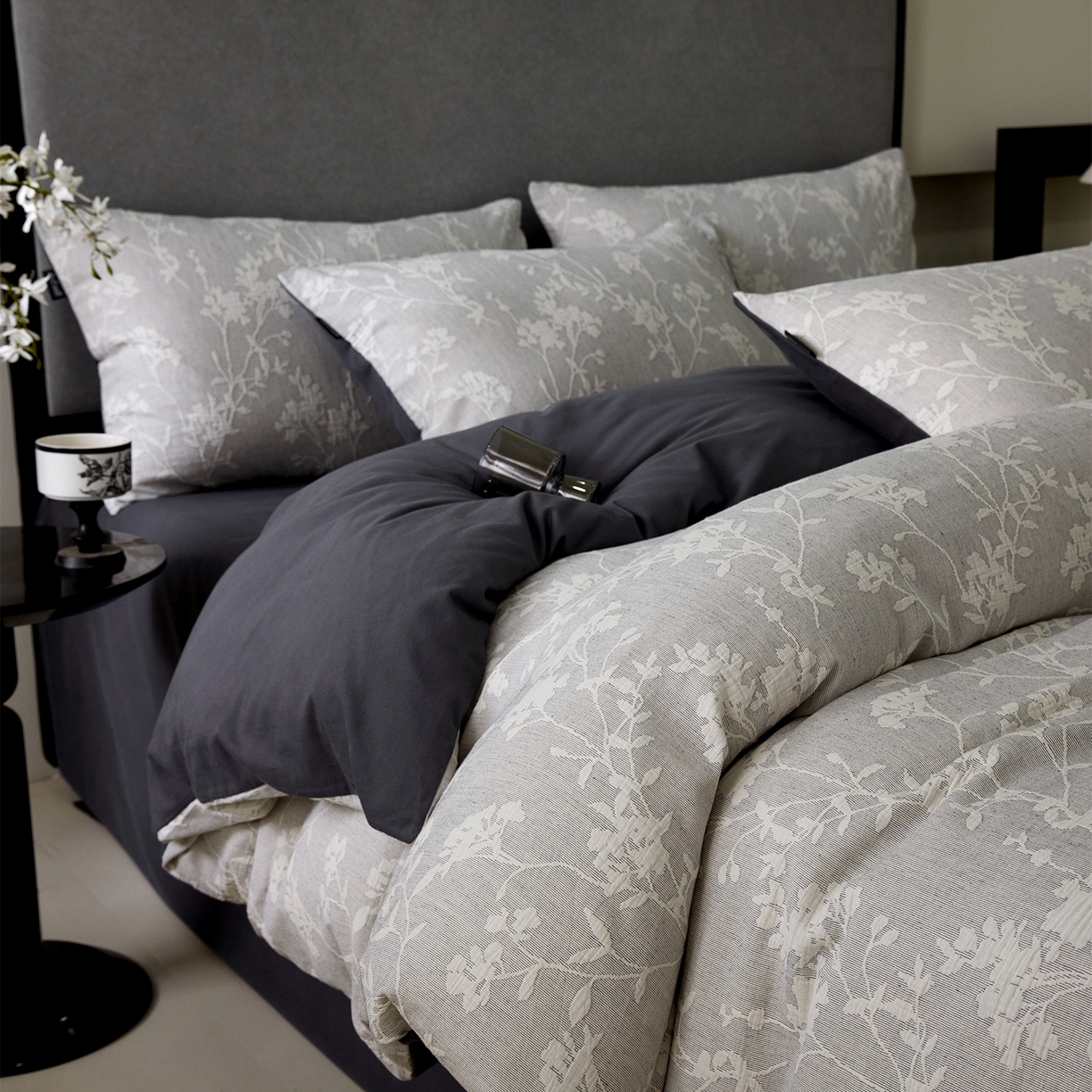 小叮当家纺仓储工厂店 2025新款提供买家秀爆款花型不断货全棉纯棉A类三层纱加厚磨毛大提花四件套 沐云里·灰
