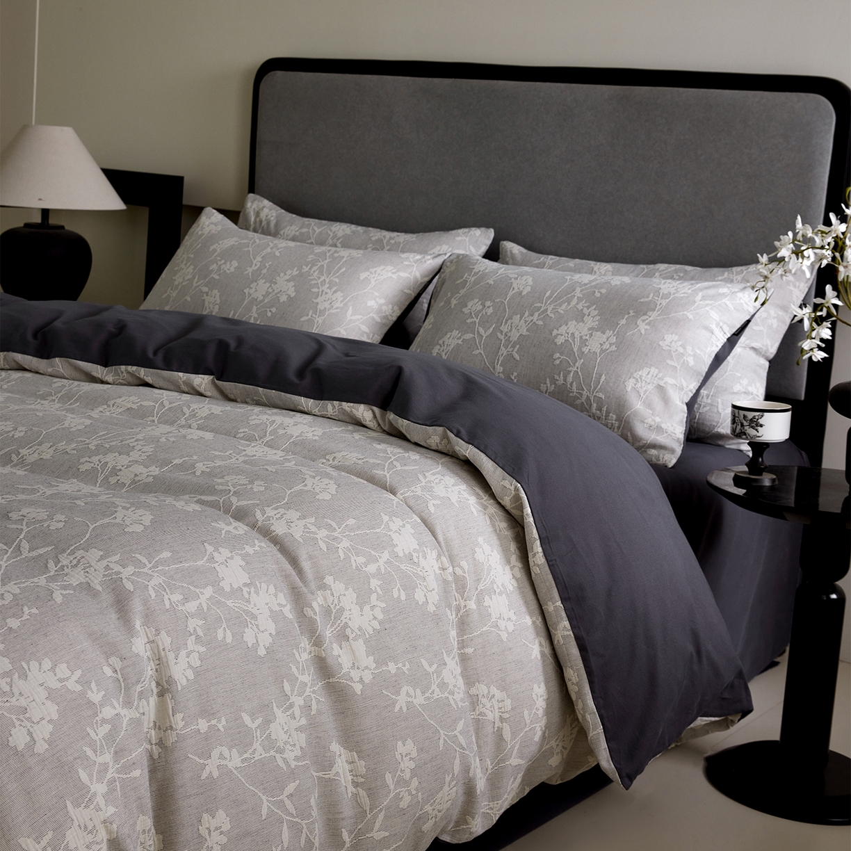 91家纺网 家纺一手货源 找家纺 小叮当家纺仓储工厂店 2025新款提供买家秀爆款花型不断货全棉纯棉A类三层纱加厚磨毛大提花四件套 沐云里·灰