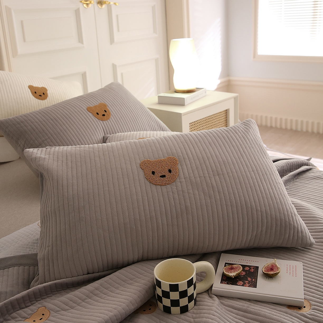 期遇家居 2025新款夹棉绗缝绒枕套毛巾绣绒小熊枕套 绒小熊灰