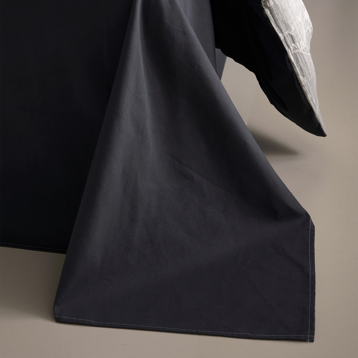 91家纺网 家纺一手货源 找家纺 小叮当家纺仓储工厂店 2025新款提供买家秀爆款花型不断货全棉纯棉A类三层纱加厚磨毛大提花四件套 沐云里·灰