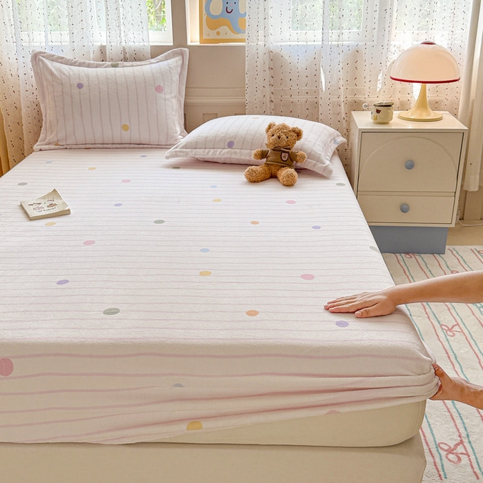 91家纺网 家纺一手货源 找家纺 丽美人 2025新款高克重印花牛奶绒无印风床笠款（A类母婴级面料） 波点粉条