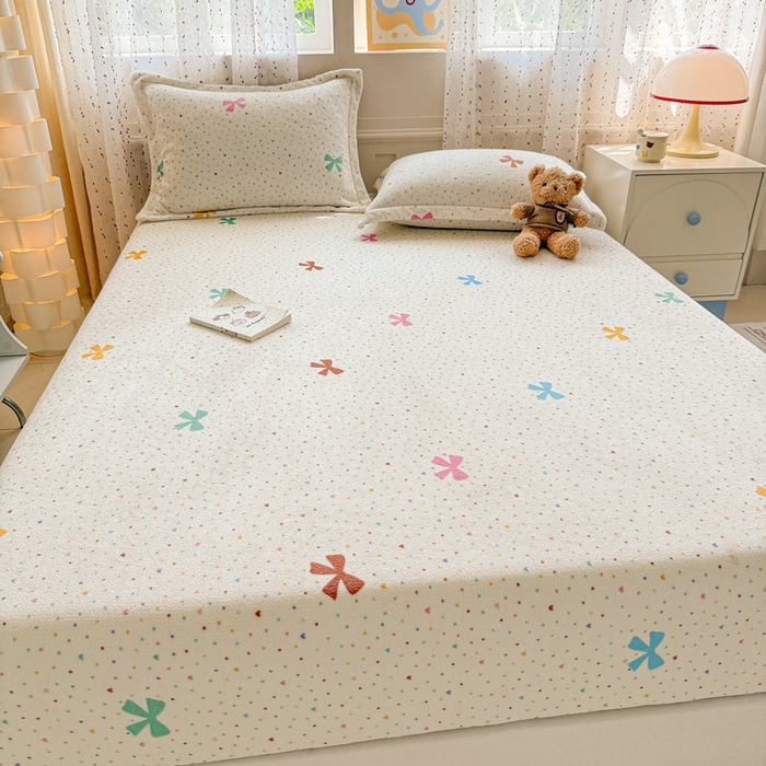 91家纺网 家纺一手货源 找家纺 丽美人 2025新款高克重印花牛奶绒无印风床笠款（A类母婴级面料） 波点蝴蝶结