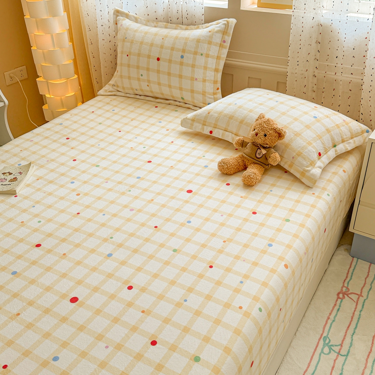 91家纺网 家纺一手货源 找家纺 丽美人 2025新款高克重印花牛奶绒无印风床笠款（A类母婴级面料） 波点黄格