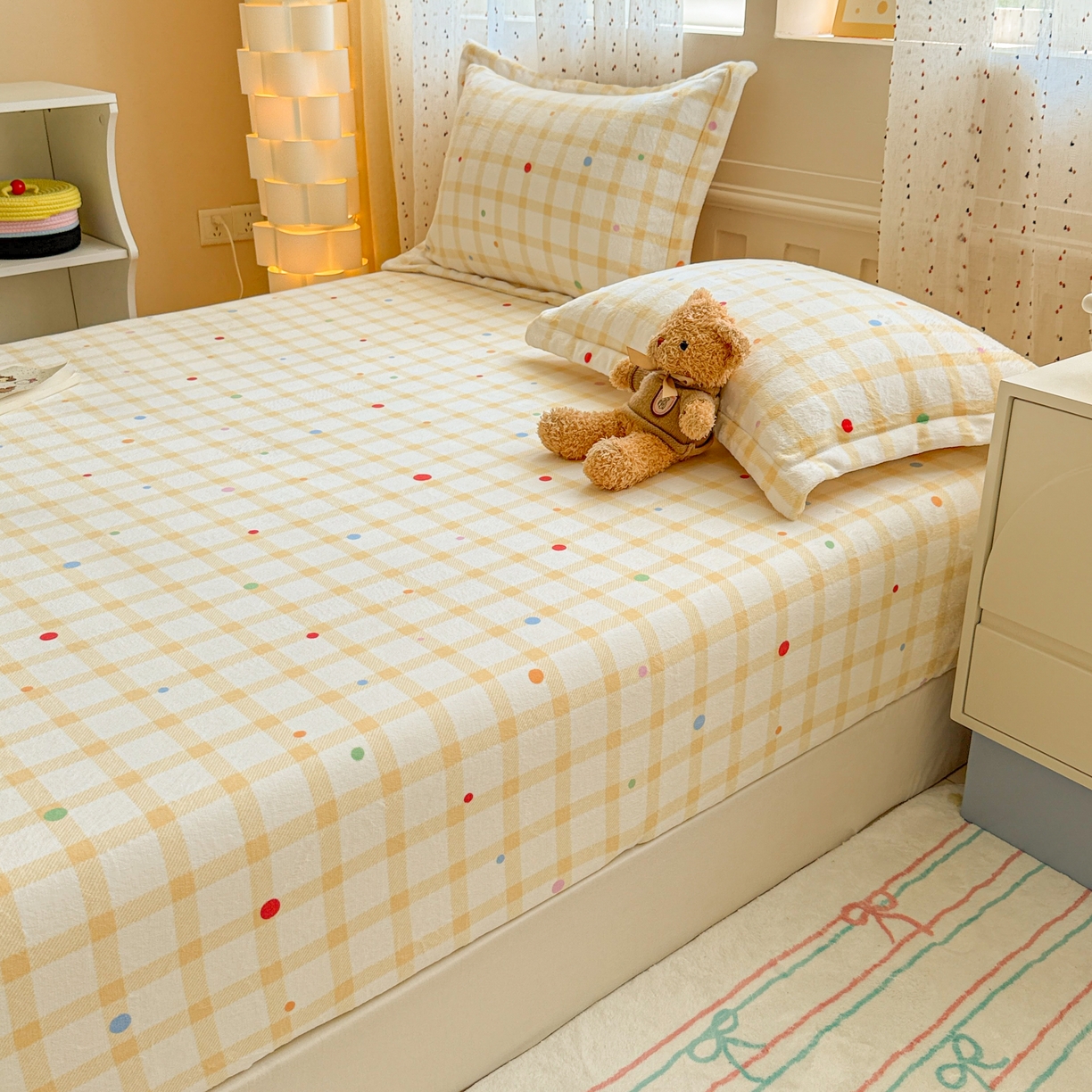 91家纺网 家纺一手货源 找家纺 丽美人 2025新款高克重印花牛奶绒无印风床笠款（A类母婴级面料） 波点黄格