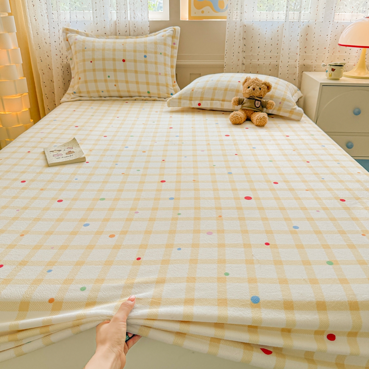 91家纺网 家纺一手货源 找家纺 丽美人 2025新款高克重印花牛奶绒无印风床笠款（A类母婴级面料） 波点黄格