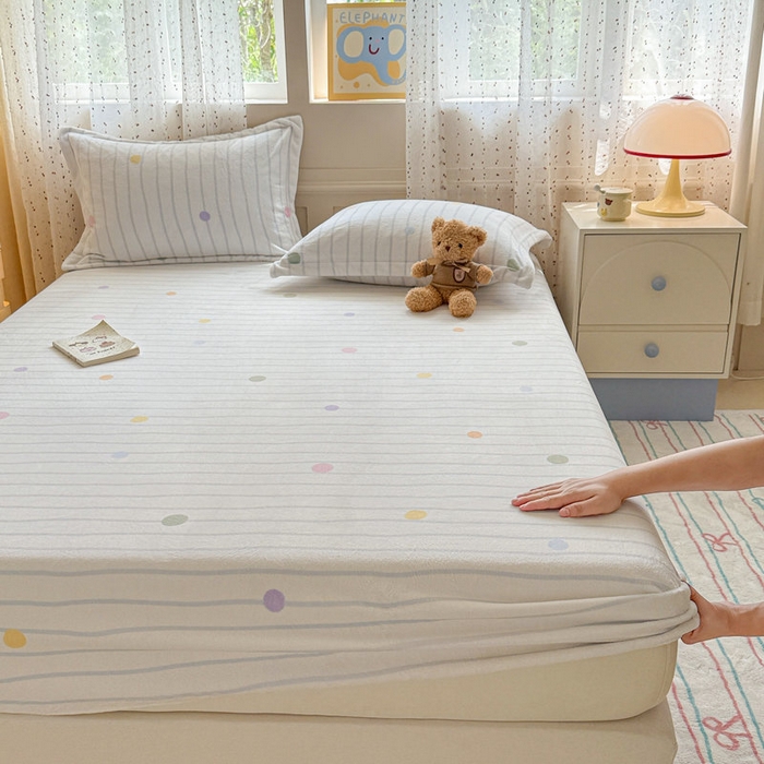 91家纺网 家纺一手货源 找家纺 丽美人 2025新款高克重印花牛奶绒无印风床笠款（A类母婴级面料） 波点蓝条