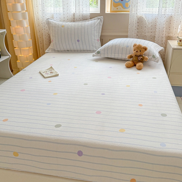 91家纺网 家纺一手货源 找家纺 丽美人 2025新款高克重印花牛奶绒无印风床笠款（A类母婴级面料） 波点蓝条