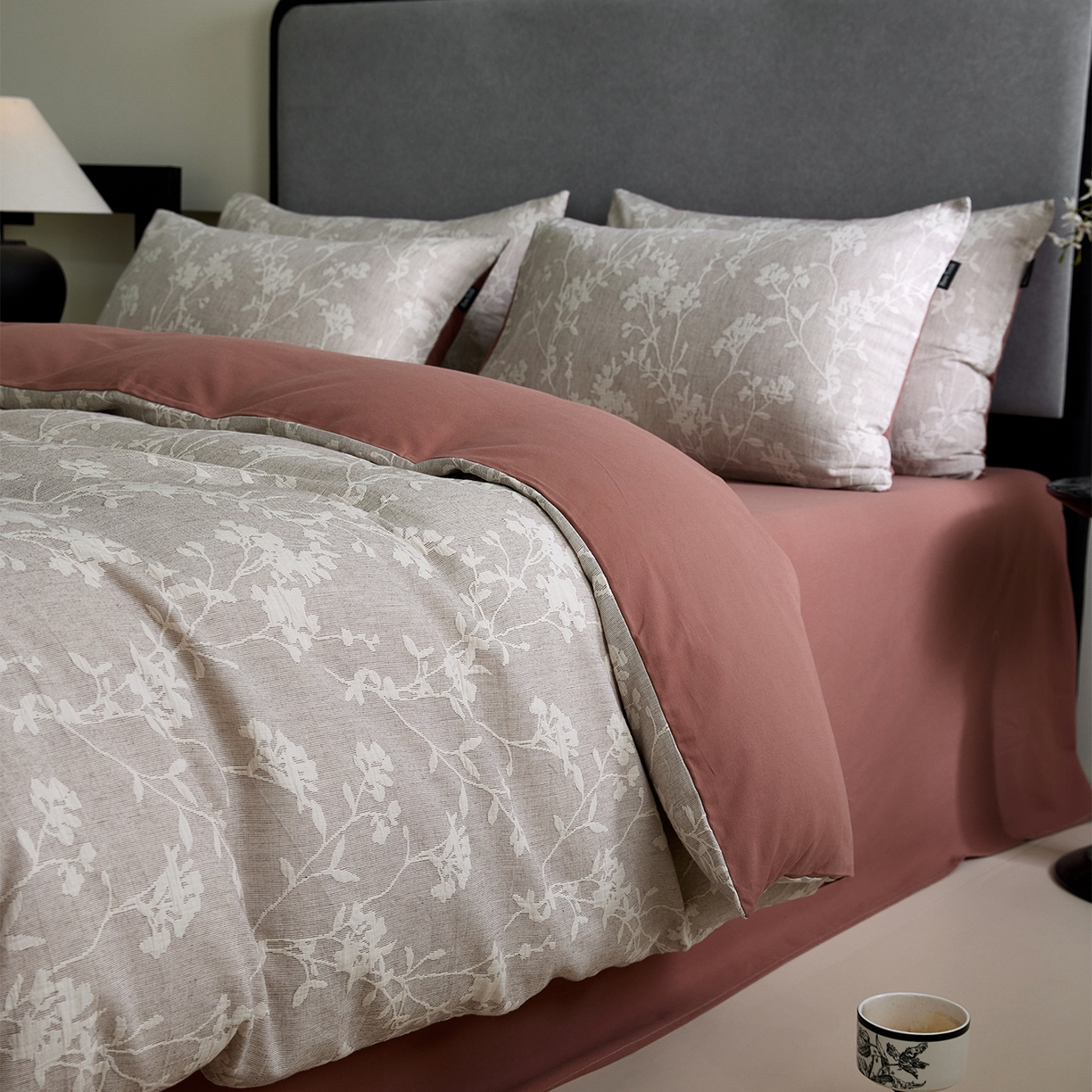 91家纺网 家纺一手货源 找家纺 小叮当家纺仓储工厂店 2025新款提供买家秀爆款花型不断货全棉纯棉A类三层纱加厚磨毛大提花四件套 沐云里·咖