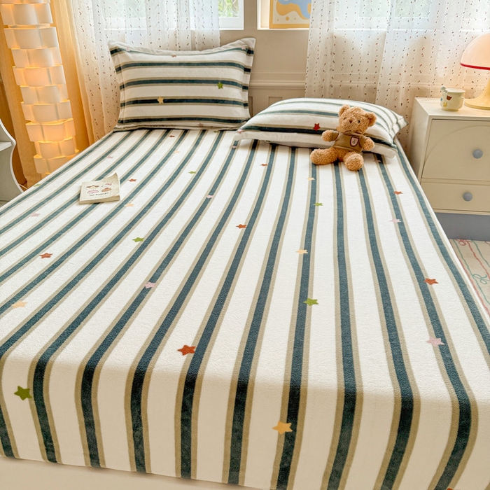 91家纺网 家纺一手货源 找家纺 丽美人 2025新款高克重印花牛奶绒无印风床笠款（A类母婴级面料） 彩星黑条