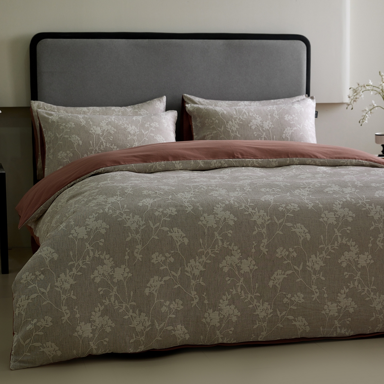 91家纺网 家纺一手货源 找家纺 小叮当家纺仓储工厂店 2025新款提供买家秀爆款花型不断货全棉纯棉A类三层纱加厚磨毛大提花四件套 沐云里·咖