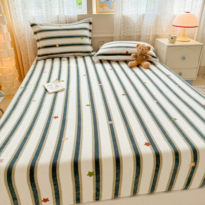 91家纺网 家纺一手货源 找家纺 丽美人 2025新款高克重印花牛奶绒无印风床笠款（A类母婴级面料） 彩星黑条