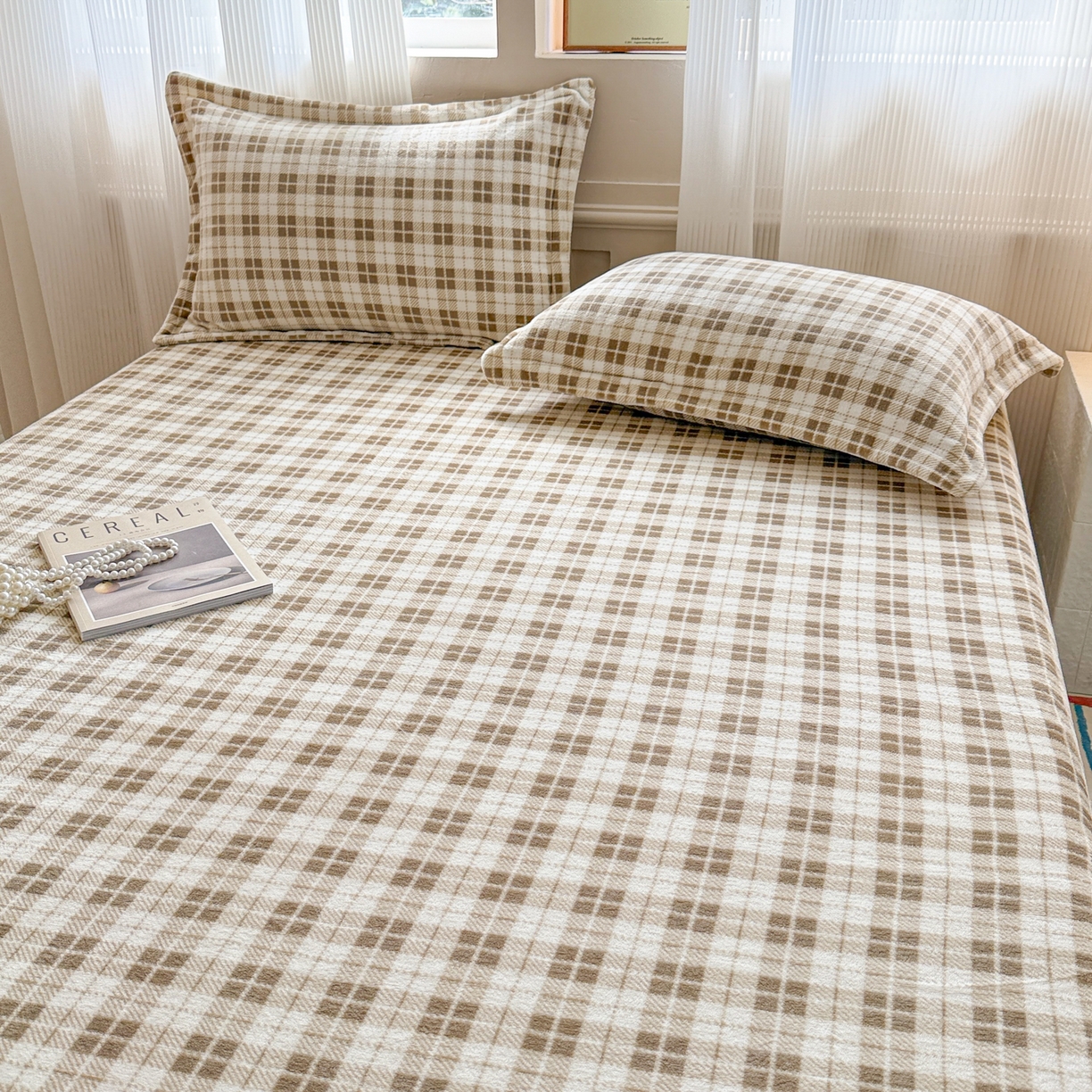 91家纺网 家纺一手货源 找家纺 丽美人 2025新款高克重印花牛奶绒无印风床笠款（A类母婴级面料） 简约咖格