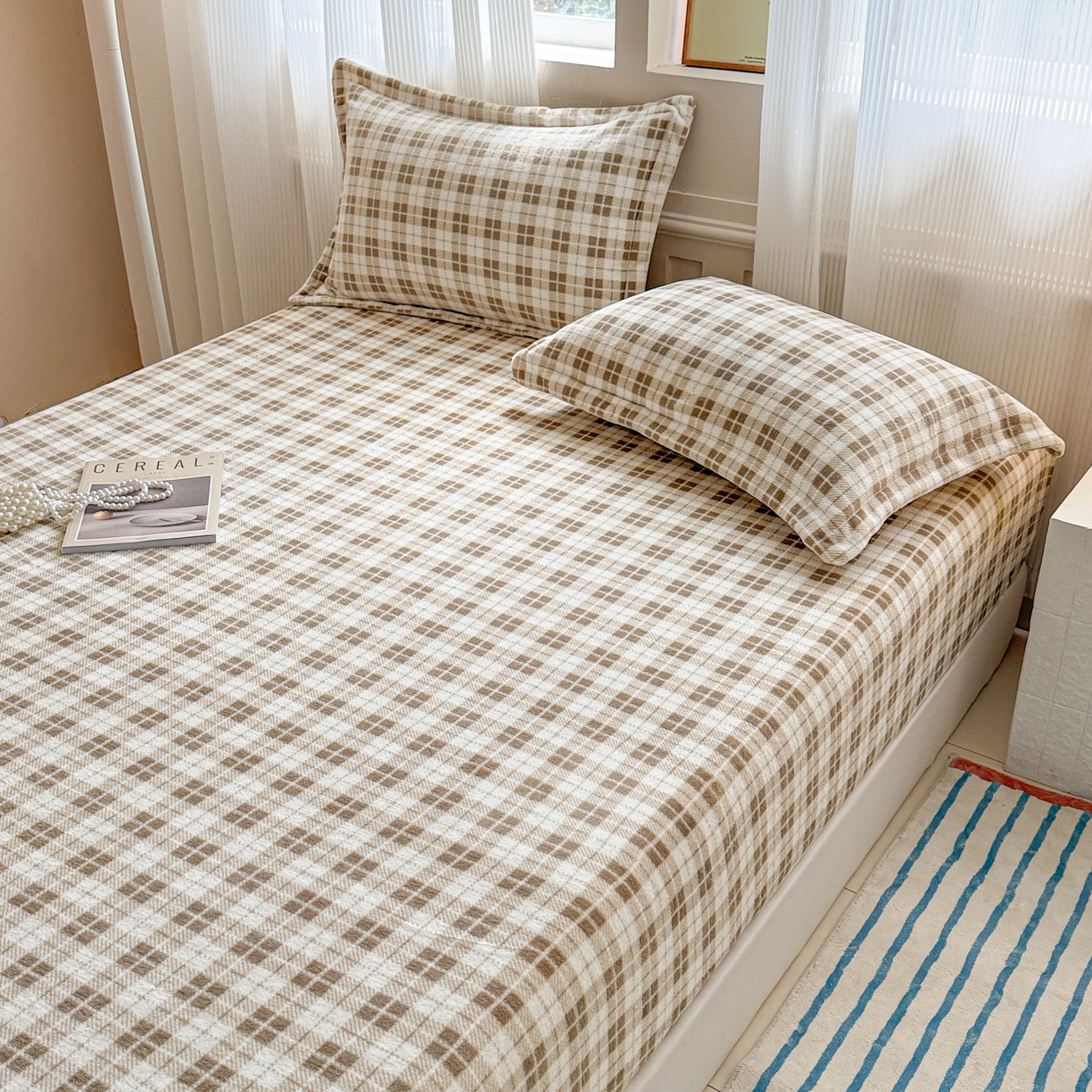 91家纺网 家纺一手货源 找家纺 丽美人 2025新款高克重印花牛奶绒无印风床笠款（A类母婴级面料） 简约咖格