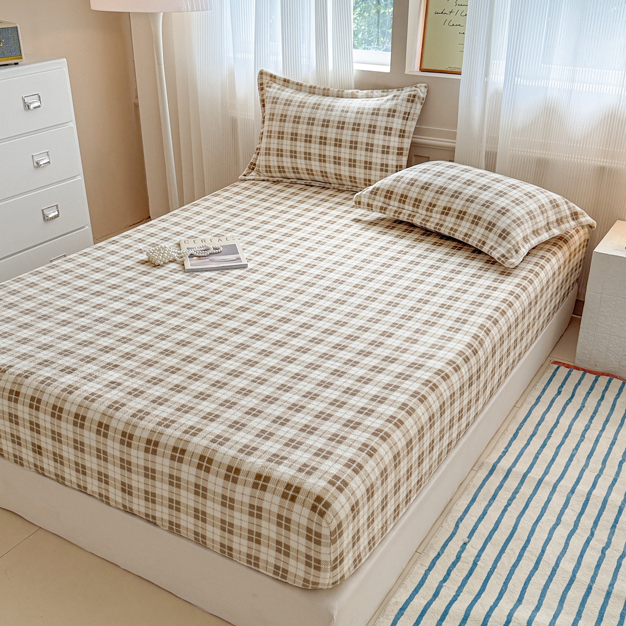 91家纺网 家纺一手货源 找家纺 丽美人 2025新款高克重印花牛奶绒无印风床笠款（A类母婴级面料） 简约咖格