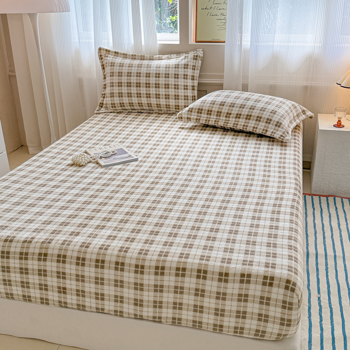 91家纺网 家纺一手货源 找家纺 丽美人 2025新款高克重印花牛奶绒无印风床笠款（A类母婴级面料） 简约咖格