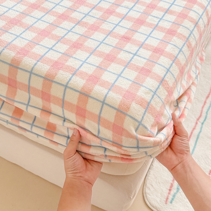 91家纺网 家纺一手货源 找家纺 丽美人 2025新款高克重印花牛奶绒无印风床笠款（A类母婴级面料） 蓝粉大格