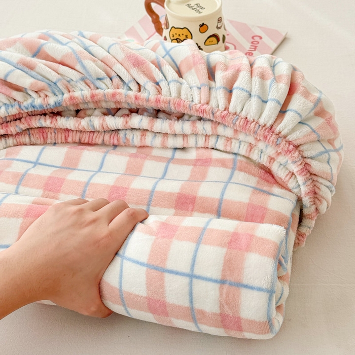 丽美人 2025新款高克重印花牛奶绒无印风床笠款（A类母婴级面料） 蓝粉大格