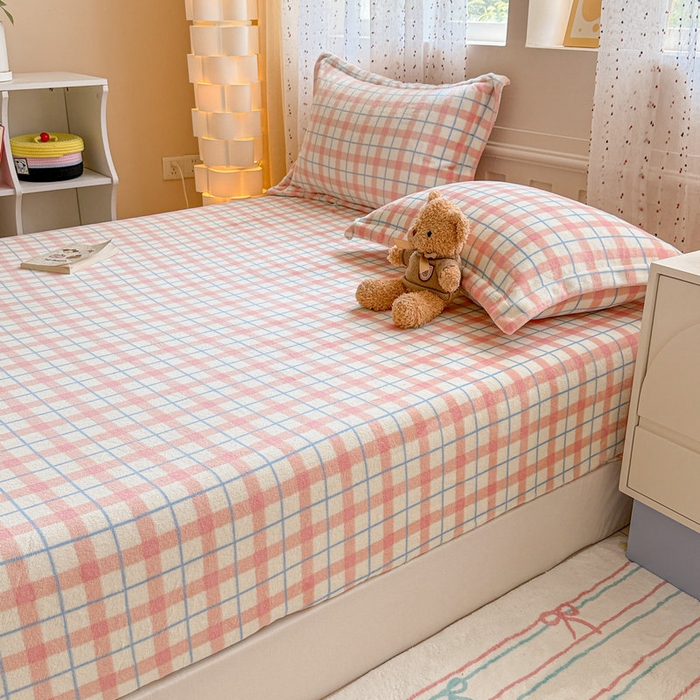 91家纺网 家纺一手货源 找家纺 丽美人 2025新款高克重印花牛奶绒无印风床笠款（A类母婴级面料） 蓝粉大格