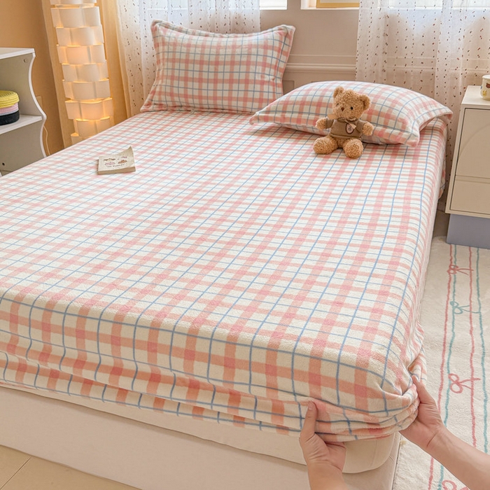 91家纺网 家纺一手货源 找家纺 丽美人 2025新款高克重印花牛奶绒无印风床笠款（A类母婴级面料） 蓝粉大格