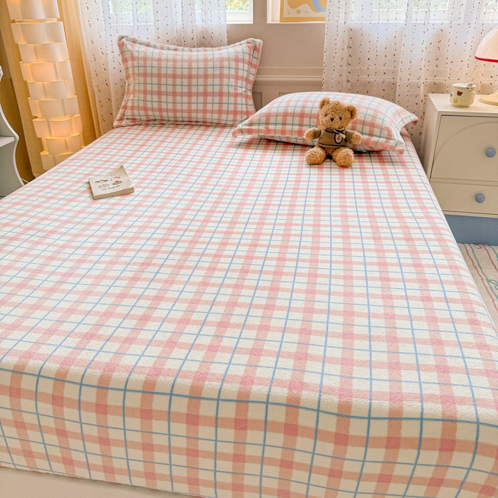 91家纺网 家纺一手货源 找家纺 丽美人 2025新款高克重印花牛奶绒无印风床笠款（A类母婴级面料） 蓝粉大格