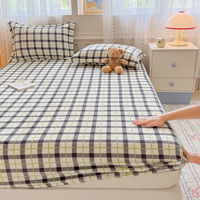 91家纺网 家纺一手货源 找家纺 丽美人 2025新款高克重印花牛奶绒无印风床笠款（A类母婴级面料） 浅绿灰格