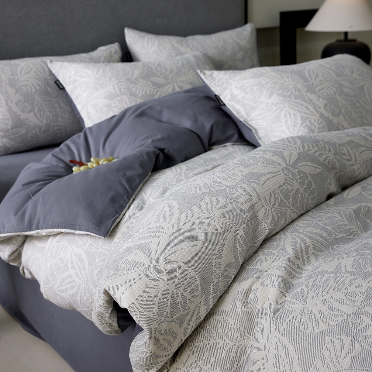 91家纺网 家纺一手货源 找家纺 小叮当家纺仓储工厂店 2025新款提供买家秀爆款花型不断货全棉纯棉A类三层纱加厚磨毛大提花四件套 伊望·兰