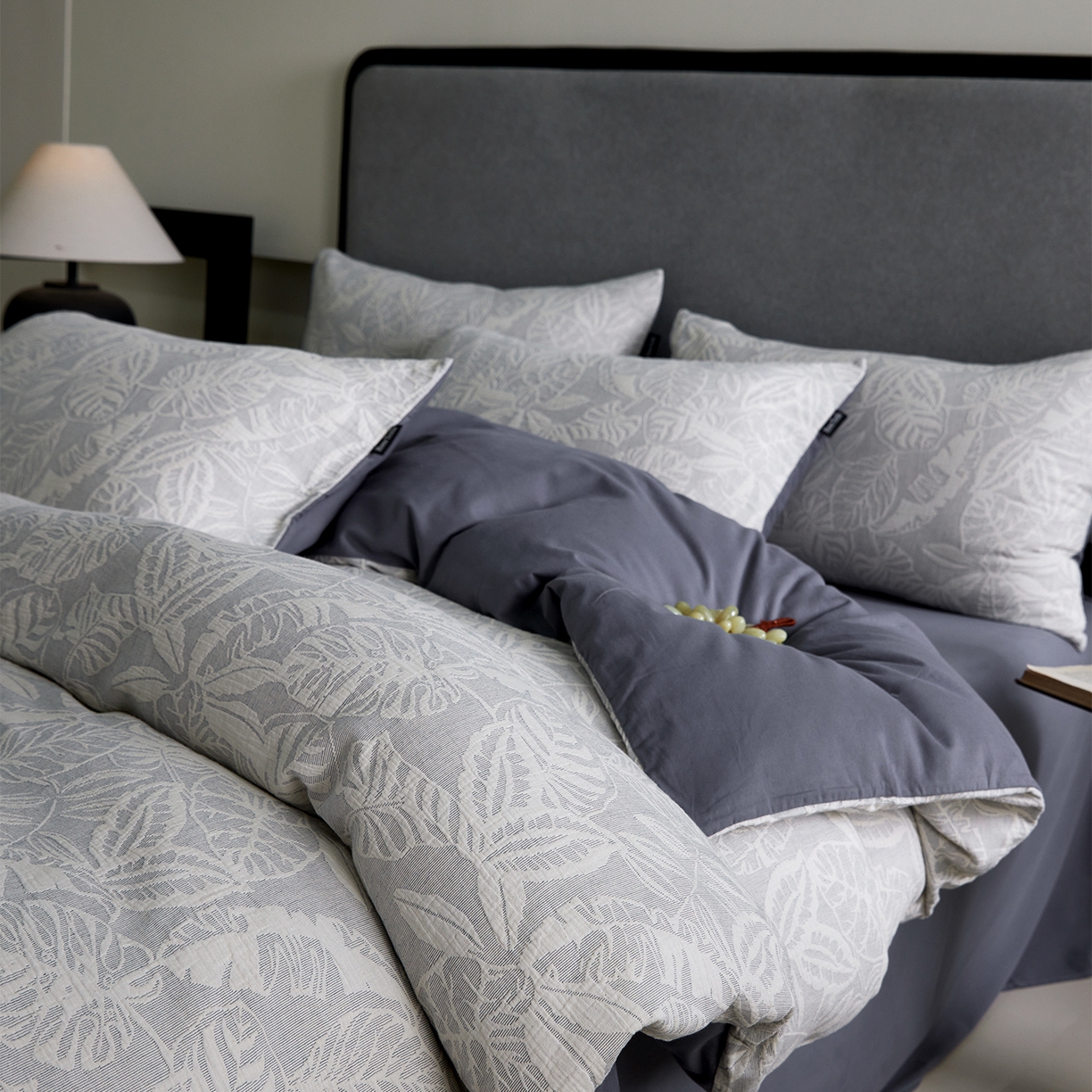 91家纺网 家纺一手货源 找家纺 小叮当家纺仓储工厂店 2025新款提供买家秀爆款花型不断货全棉纯棉A类三层纱加厚磨毛大提花四件套 伊望·兰