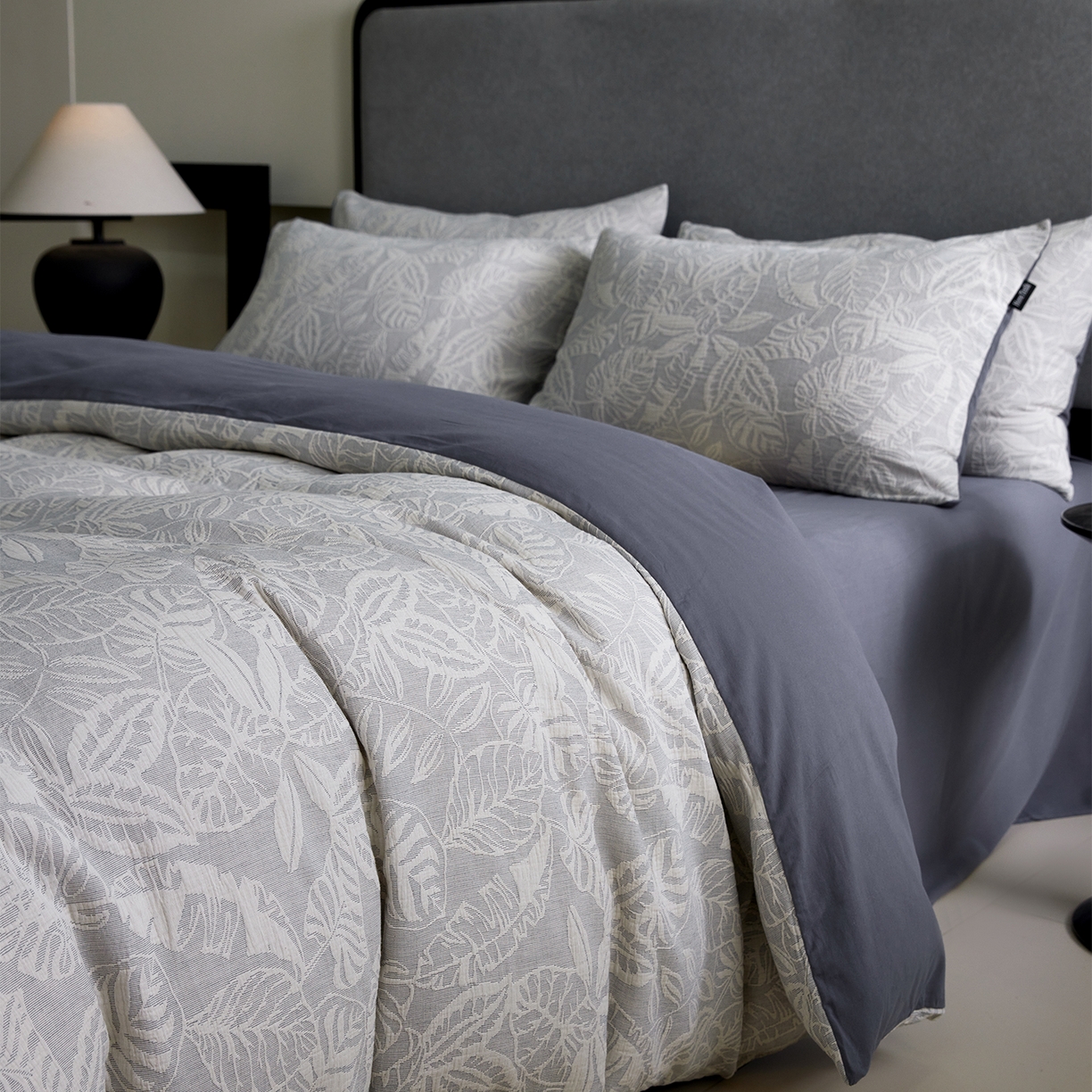 91家纺网 家纺一手货源 找家纺 小叮当家纺仓储工厂店 2025新款提供买家秀爆款花型不断货全棉纯棉A类三层纱加厚磨毛大提花四件套 伊望·兰