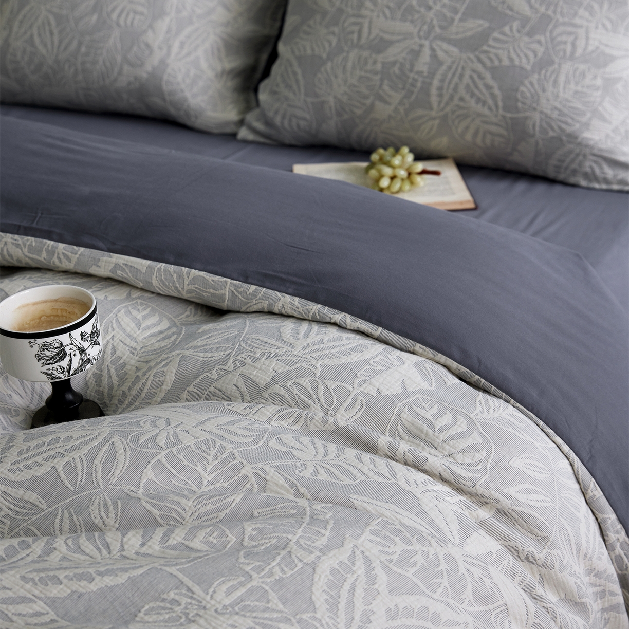 91家纺网 家纺一手货源 找家纺 小叮当家纺仓储工厂店 2025新款提供买家秀爆款花型不断货全棉纯棉A类三层纱加厚磨毛大提花四件套 伊望·兰