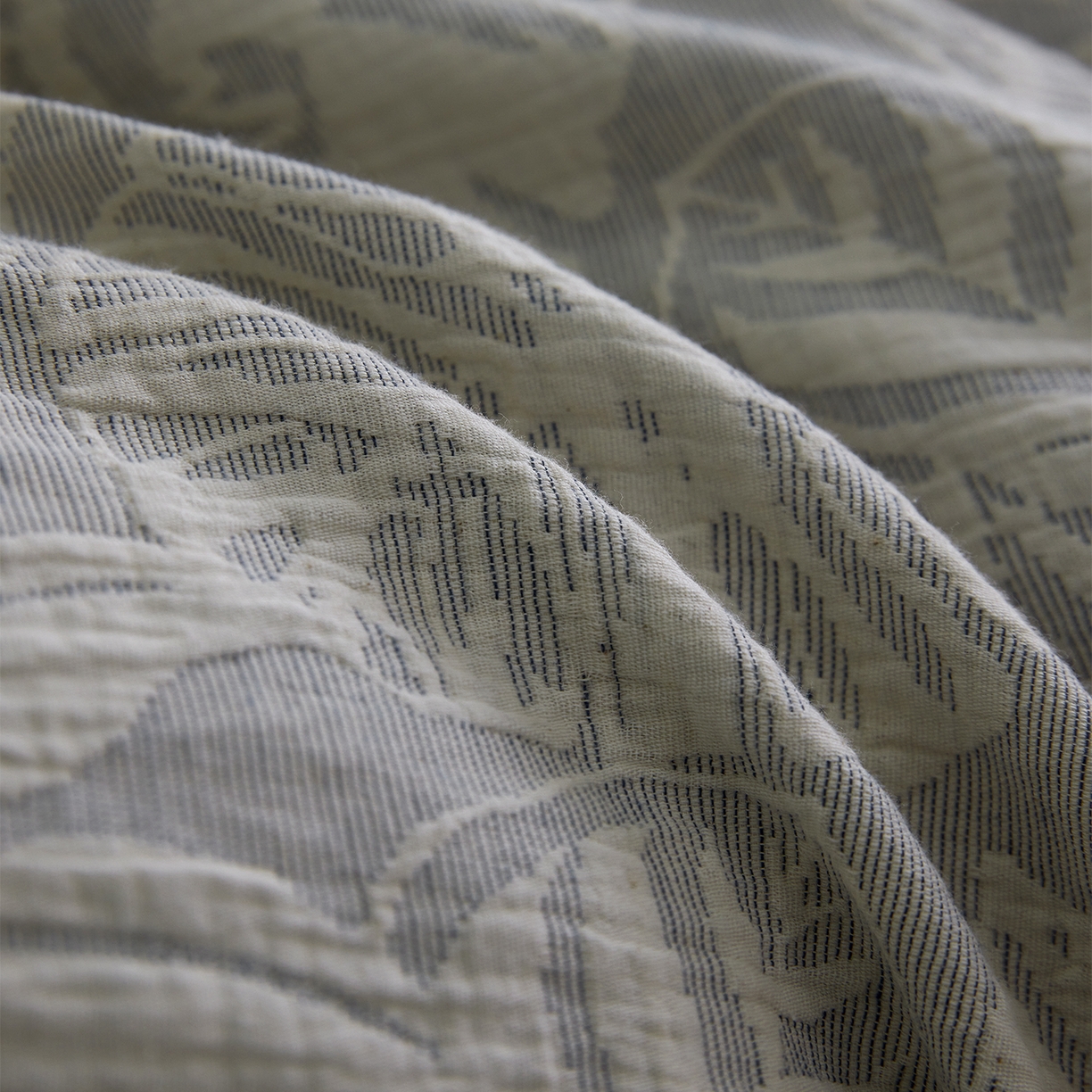 91家纺网 家纺一手货源 找家纺 小叮当家纺仓储工厂店 2025新款提供买家秀爆款花型不断货全棉纯棉A类三层纱加厚磨毛大提花四件套 伊望·兰