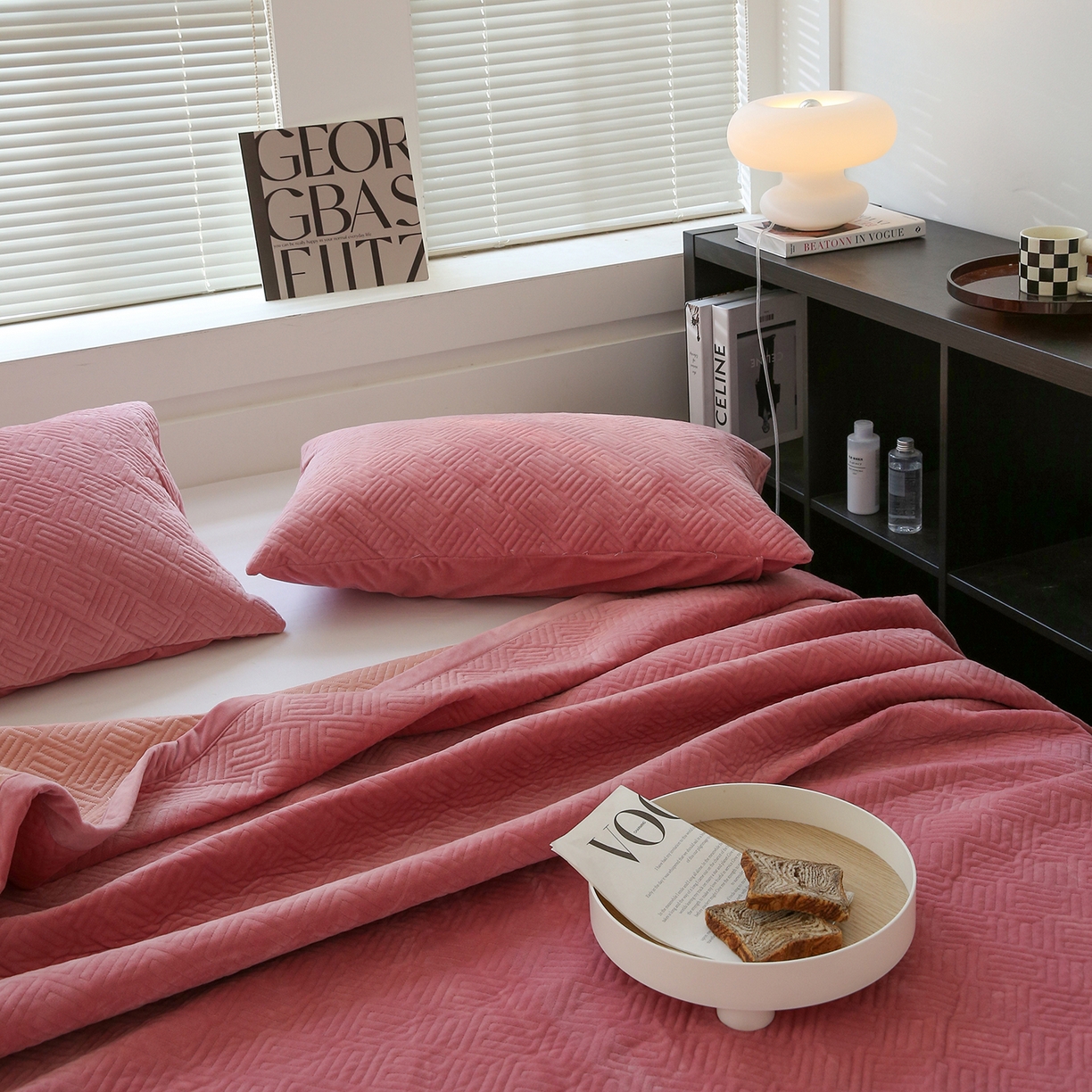 91家纺网 家纺一手货源 找家纺 期遇家居 2025新款夹棉绗缝绒枕套秋冬纯色宝宝绒枕套 豆沙