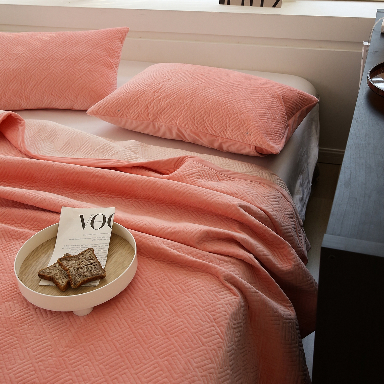 91家纺网 家纺一手货源 找家纺 期遇家居 2025新款夹棉绗缝绒枕套秋冬纯色宝宝绒枕套 玉色