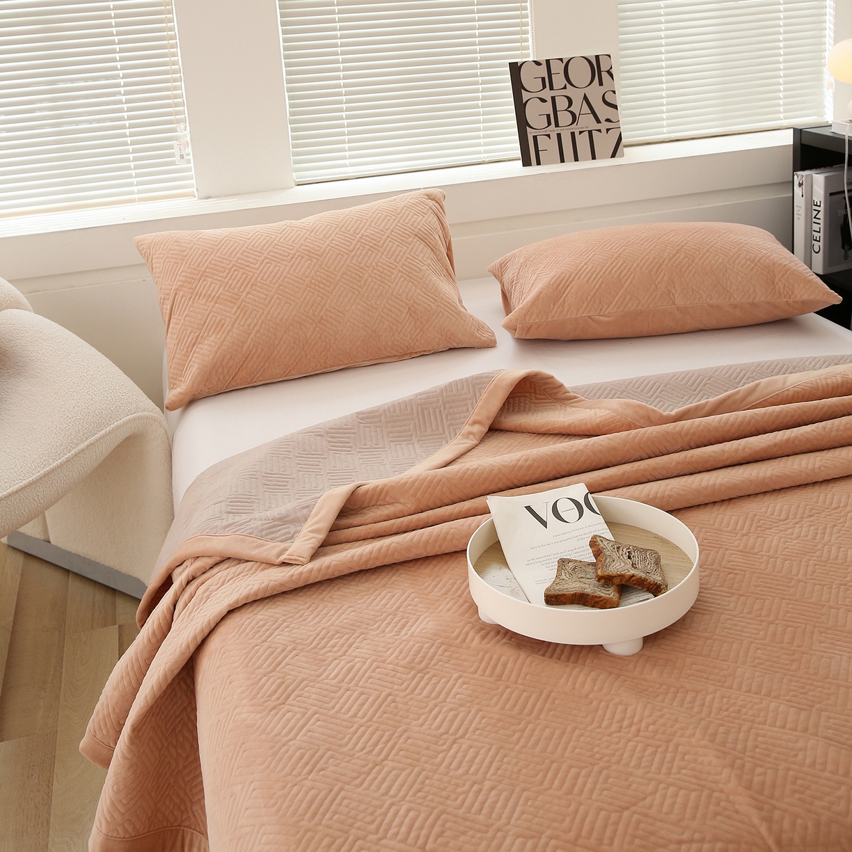 91家纺网 家纺一手货源 找家纺 期遇家居 2025新款夹棉绗缝绒枕套秋冬纯色宝宝绒枕套 浅棕