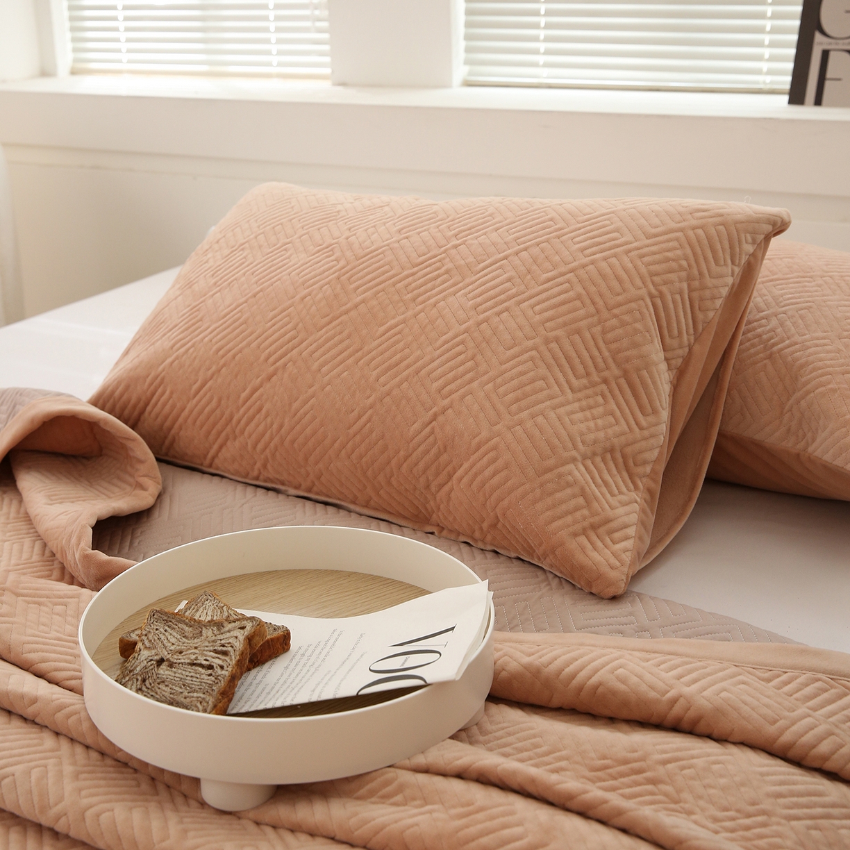 91家纺网 家纺一手货源 找家纺 （总）期遇家居 2025新款夹棉绗缝绒枕套秋冬纯色宝宝绒枕套