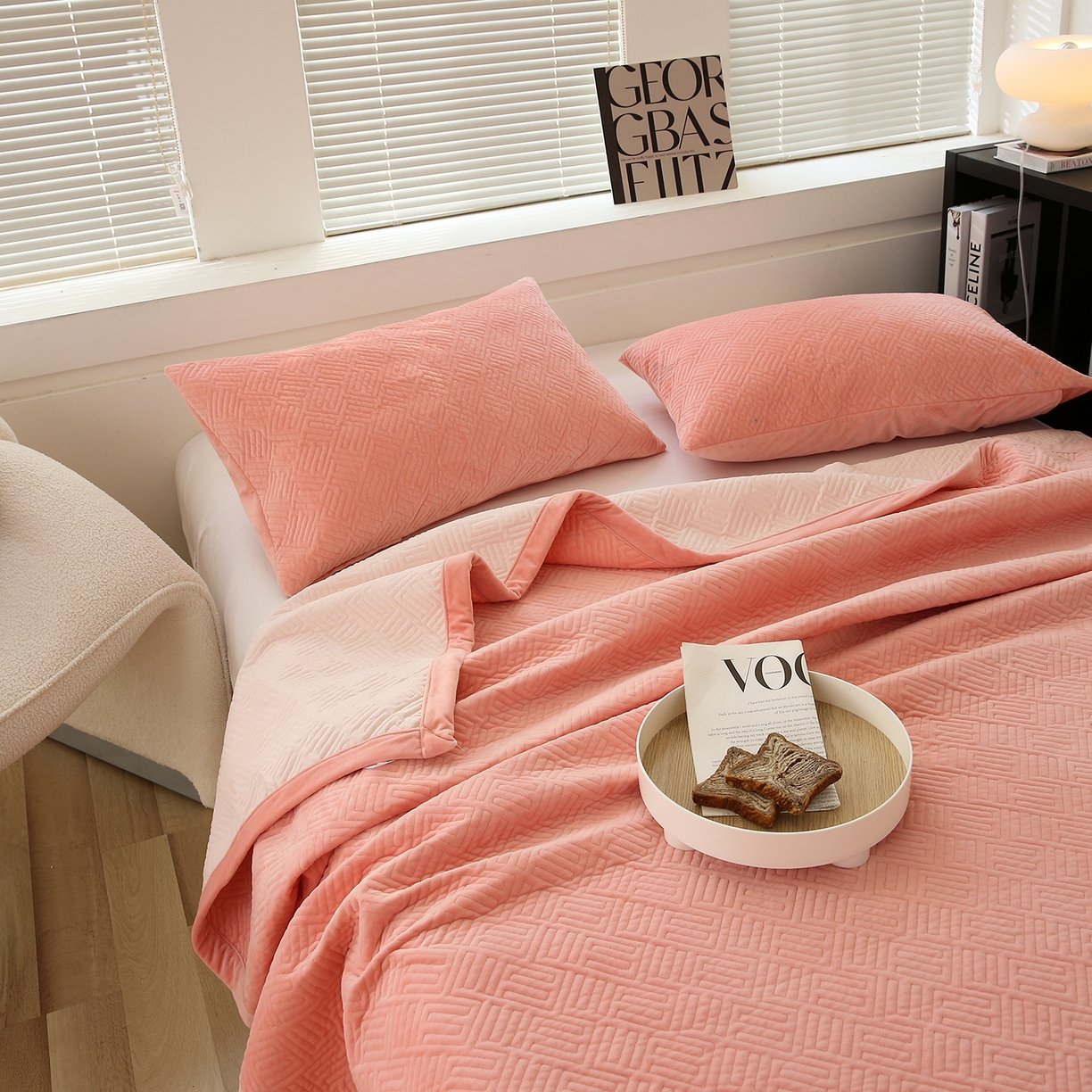 91家纺网 家纺一手货源 找家纺 期遇家居 2025新款夹棉绗缝绒枕套秋冬纯色宝宝绒枕套 玉色