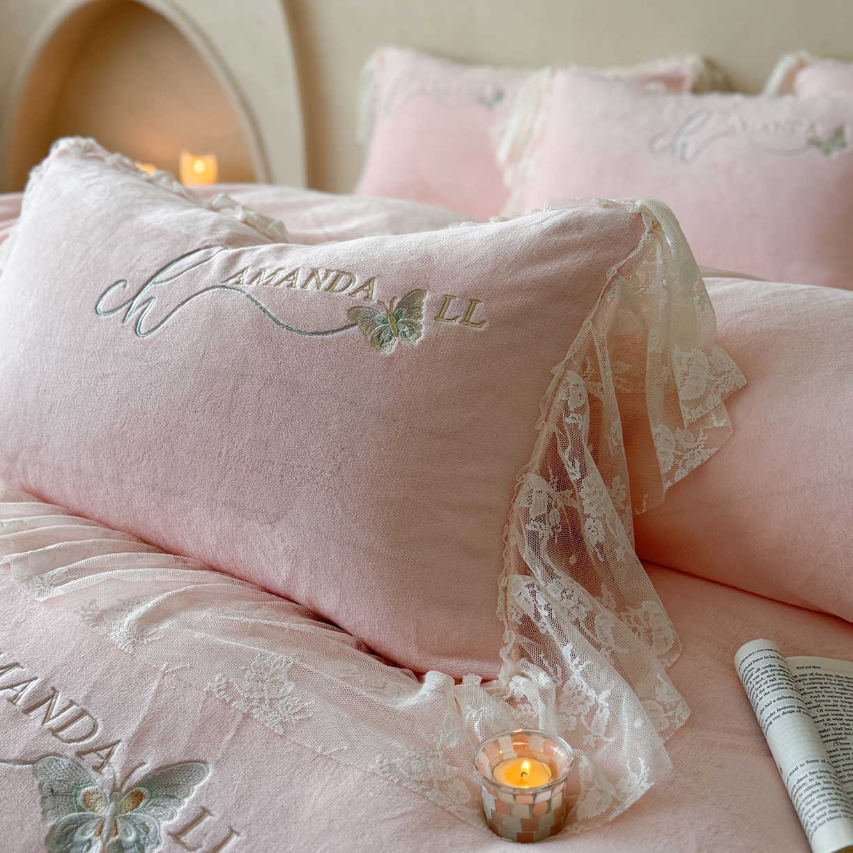 91家纺网 家纺一手货源 找家纺 可以家居 2025新款高克重全消光超细旦奶芙云绒四件套-玛利亚系列-莱卡芙 贵族粉