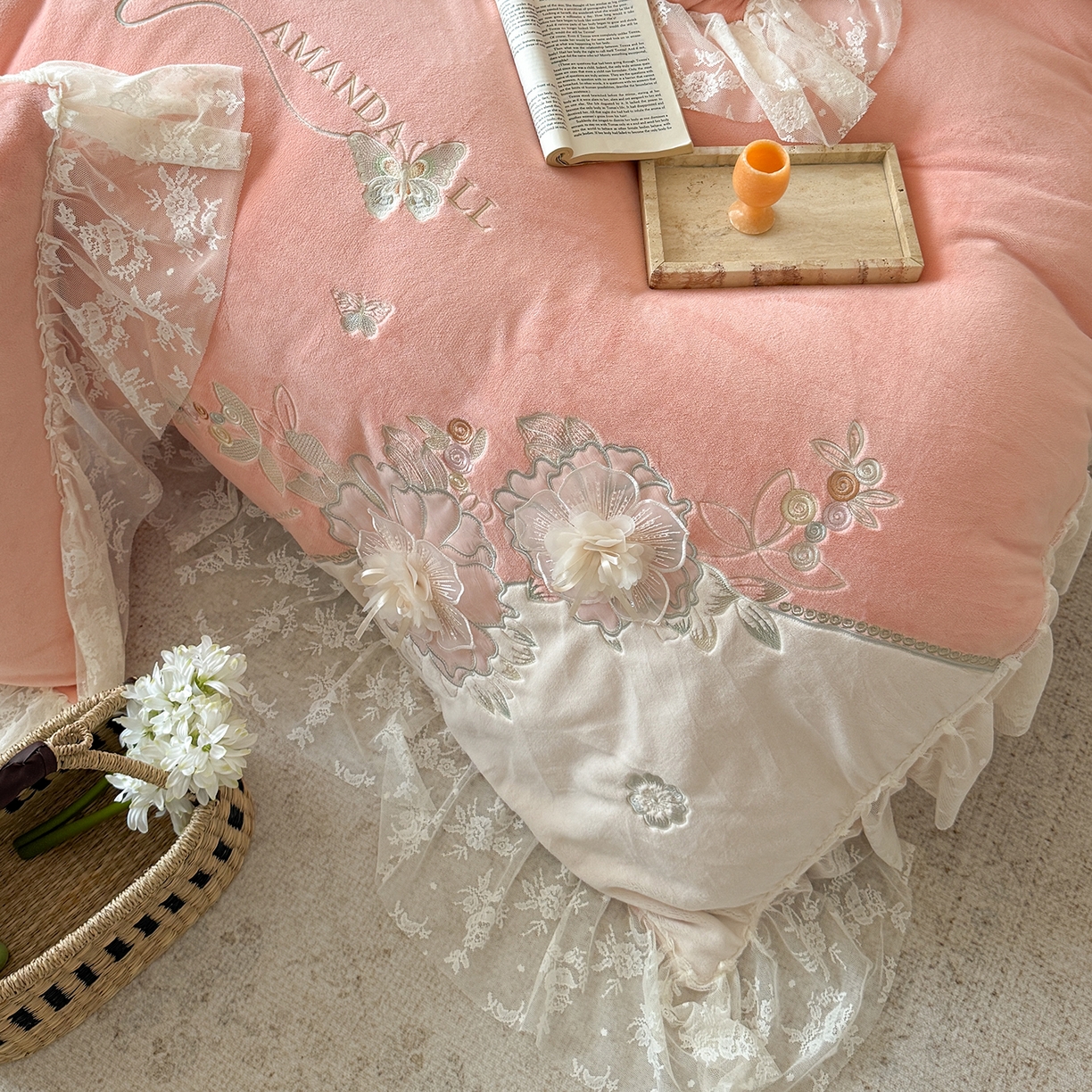 91家纺网 家纺一手货源 找家纺 可以家居 2025新款高克重全消光超细旦奶芙云绒四件套-玛利亚系列-莱卡芙 粉豆沙