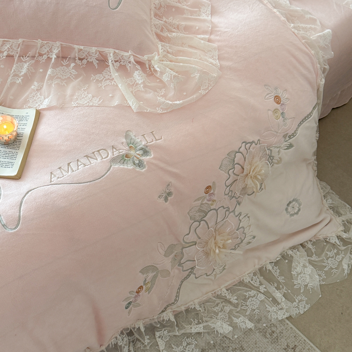 91家纺网 家纺一手货源 找家纺 可以家居 2025新款高克重全消光超细旦奶芙云绒四件套-玛利亚系列-莱卡芙 贵族粉