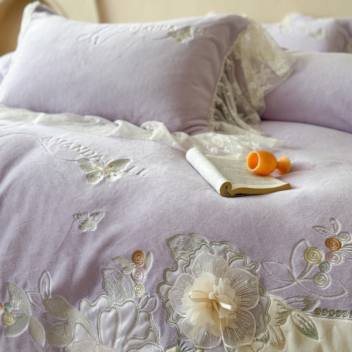 91家纺网 家纺一手货源 找家纺 可以家居 2025新款高克重全消光超细旦奶芙云绒四件套-玛利亚系列-莱卡芙 优雅紫