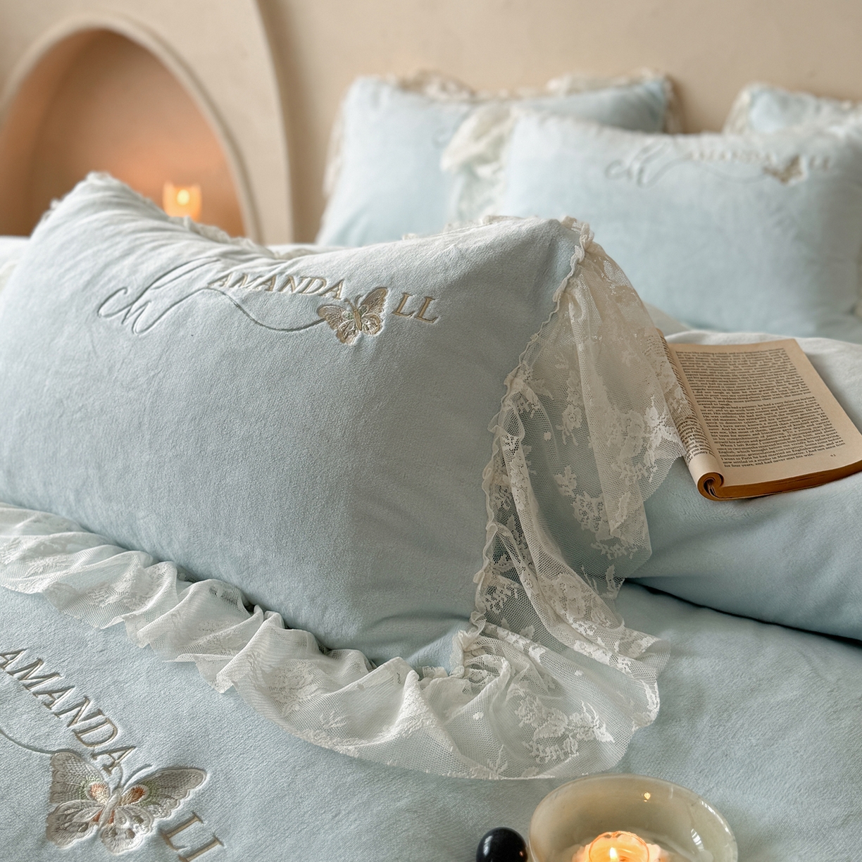 91家纺网 家纺一手货源 找家纺 可以家居 2025新款高克重全消光超细旦奶芙云绒四件套-玛利亚系列-莱卡芙 清雅蓝