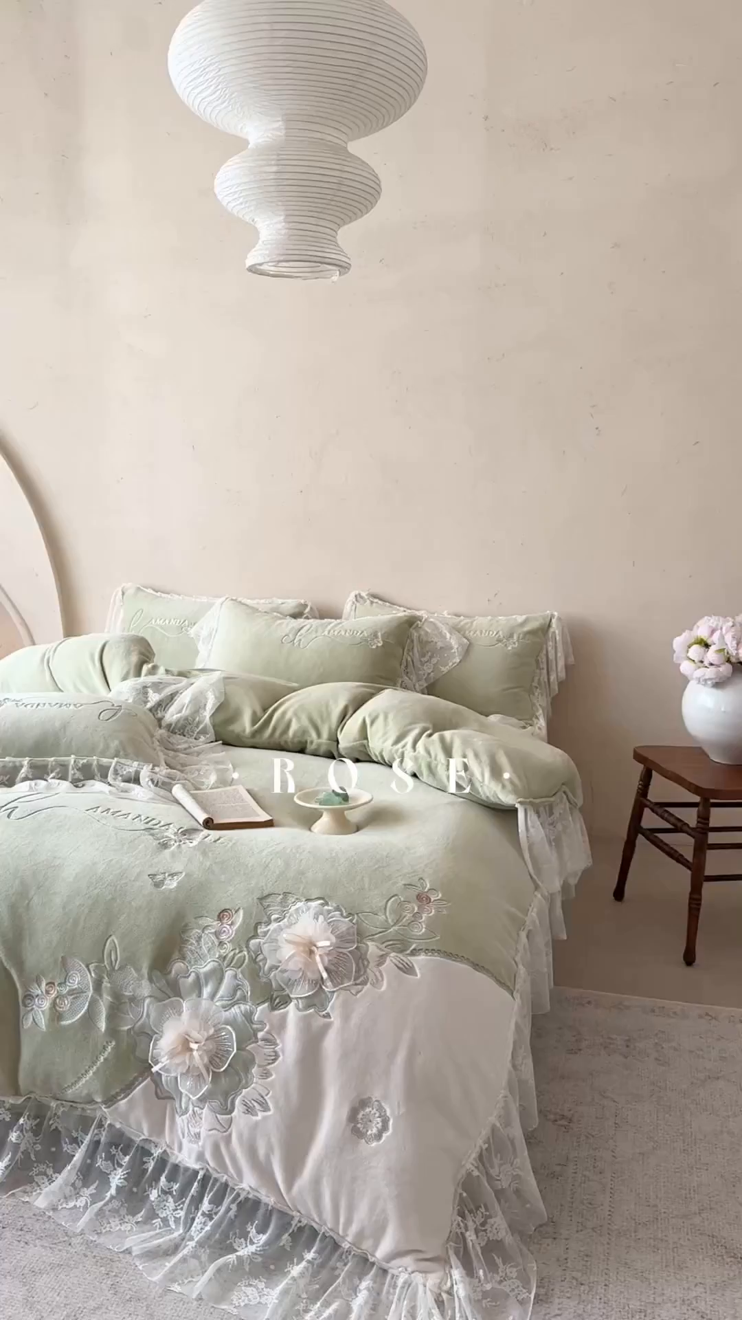 91家纺网 家纺一手货源 找家纺 可以家居 2025新款高克重全消光超细旦奶芙云绒四件套-玛利亚系列-莱卡芙 伯爵绿