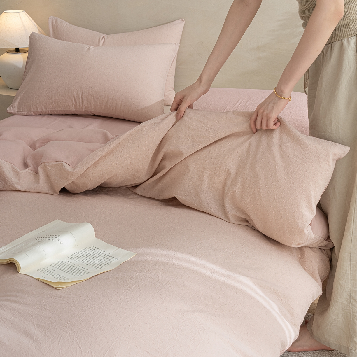 91家纺网 家纺一手货源 找家纺 小叮当家纺仓储工厂店 2025新款提供买家秀爆款花型不断货棉麻提花全棉纯棉磨毛四件套-云缦 云缦·粉