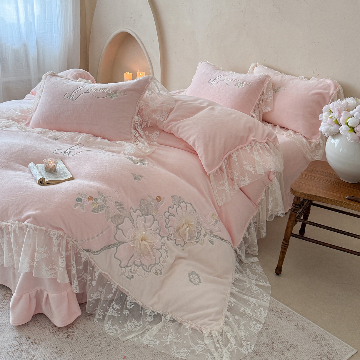 91家纺网 家纺一手货源 找家纺 可以家居 2025新款高克重全消光超细旦奶芙云绒四件套-玛利亚系列-莱卡芙 贵族粉