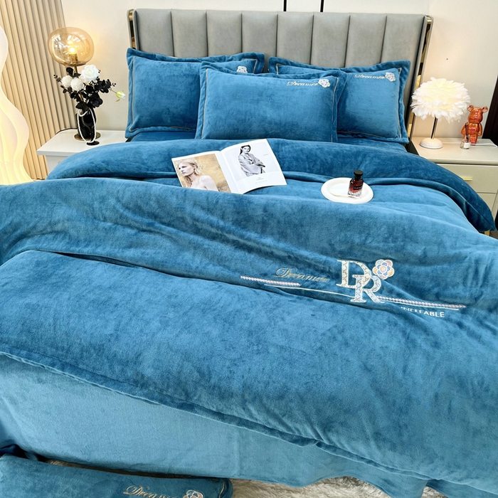 91家纺网 家纺一手货源 找家纺 （总）逸林家纺《原希尔顿逸林》 2025新款牛奶绒绣花四件套-可可系列