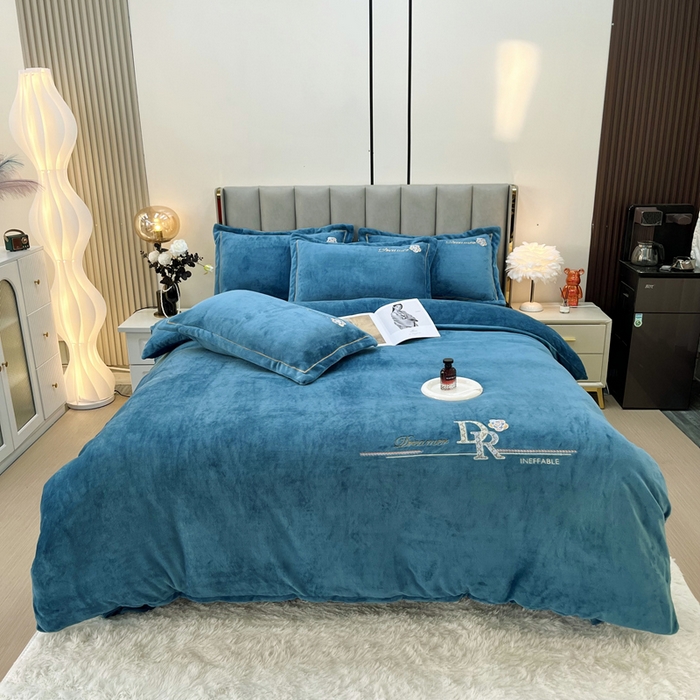 91家纺网 家纺一手货源 找家纺 （总）逸林家纺《原希尔顿逸林》 2025新款牛奶绒绣花四件套-可可系列