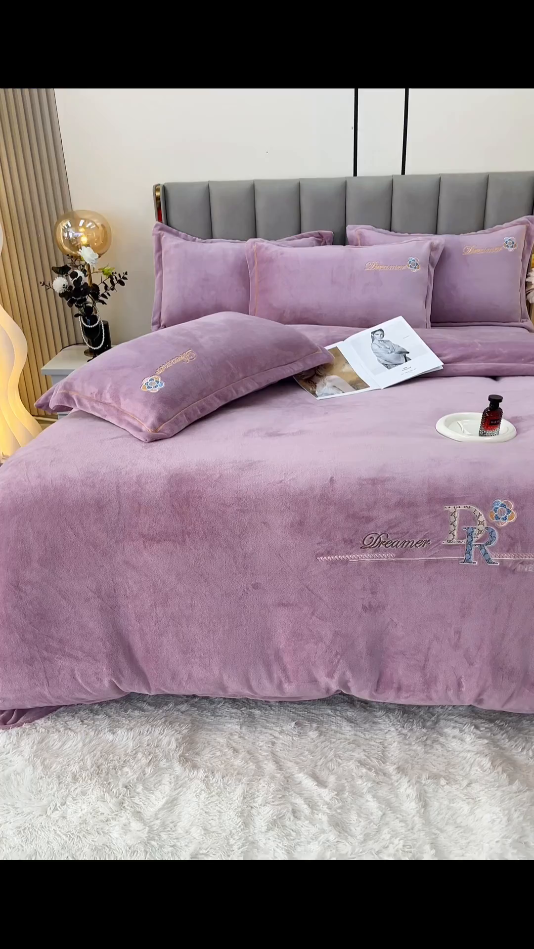 91家纺网 家纺一手货源 找家纺 逸林家纺《原希尔顿逸林》 2025新款牛奶绒绣花四件套-可可系列 可可-香芋紫