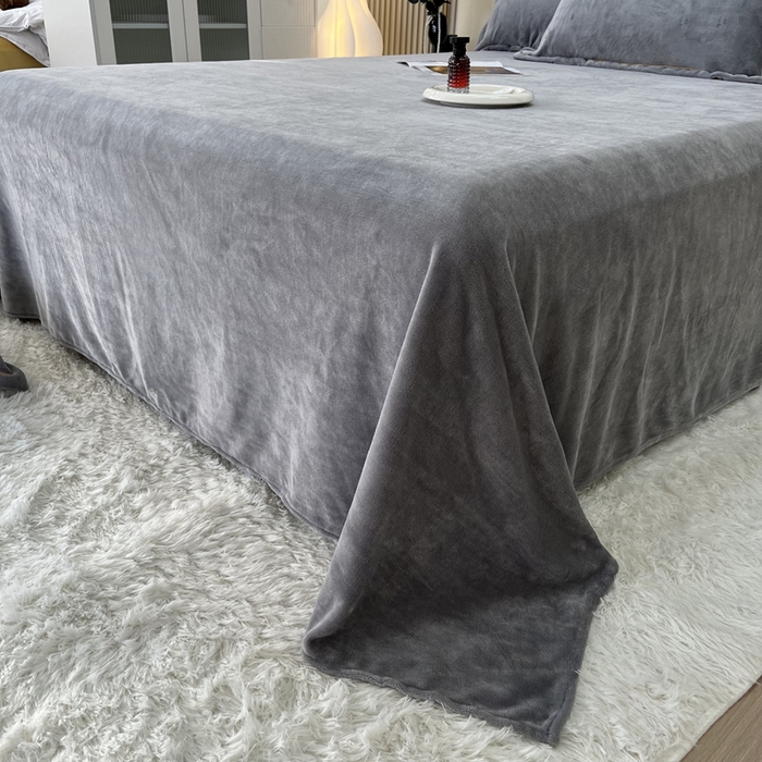 91家纺网 家纺一手货源 找家纺 逸林家纺《原希尔顿逸林》 2025新款牛奶绒绣花四件套-可可系列 可可-雅士灰