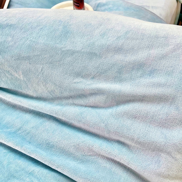 91家纺网 家纺一手货源 找家纺 逸林家纺《原希尔顿逸林》 2025新款牛奶绒绣花四件套-可可系列 可可-繁星蓝