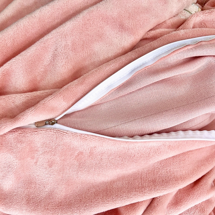 91家纺网 家纺一手货源 找家纺 逸林家纺《原希尔顿逸林》 2025新款牛奶绒绣花四件套-可可系列 可可-粉玉